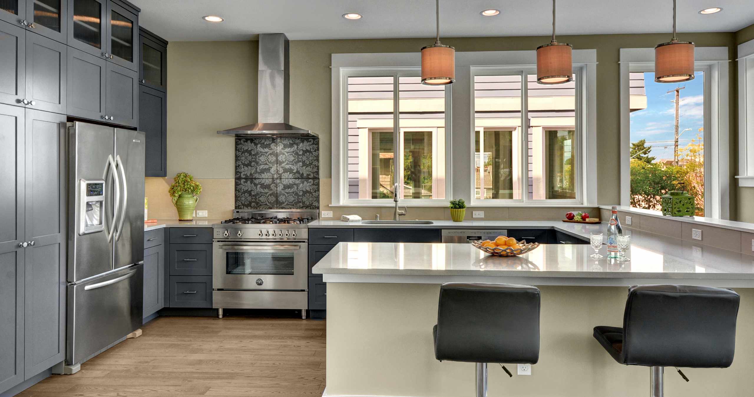 Modern Kitchen, U shape Kitchen, Stainless Steel Appliances, Modern Cabinets 