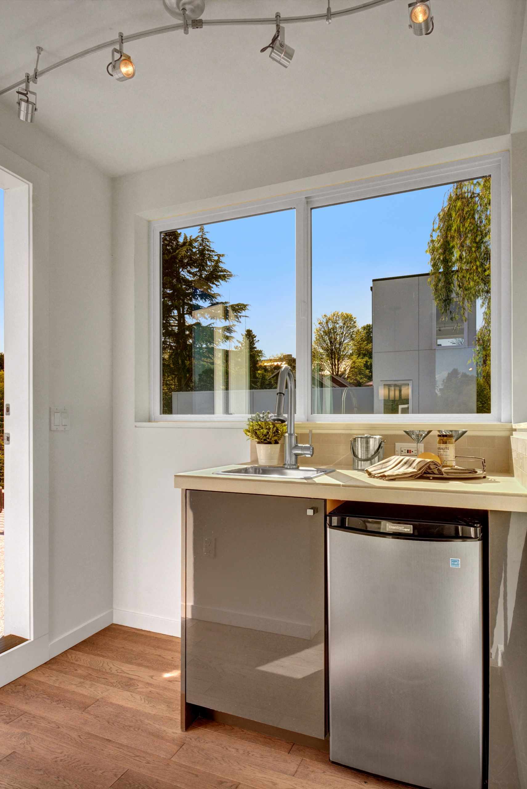 Madison Valley Modern Living Isola Homes