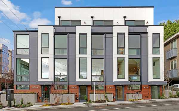 Exterior of the Avery Townhomes in Green Lake