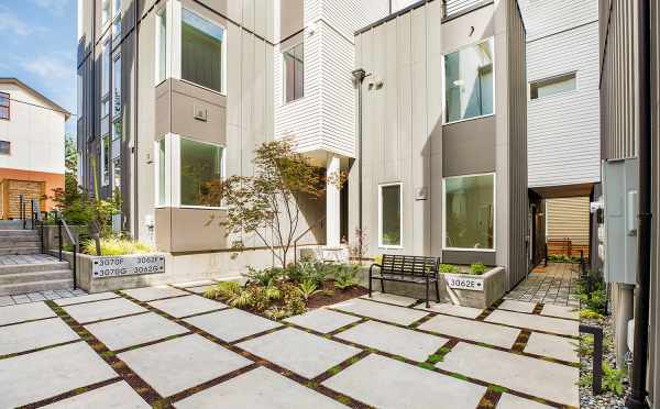 Courtyard at the Isla Townhomes in West Seattle