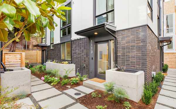 Front Door of 1113 E Howell St in the Wyn Townhomes