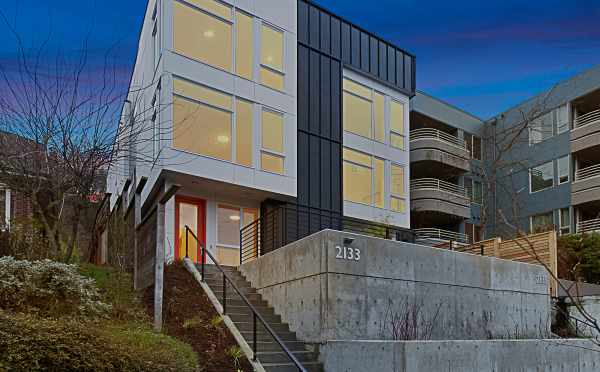 Exterior of 2133 Dexter Ave N of the Twin II Townhomes in East Queen Anne