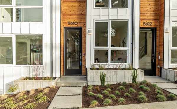 Front Door of 5610 NE 60th St, One of the Kendal Townhomes by Isola Homes