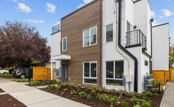 Exterior of the Powell Townhomes in Fremont