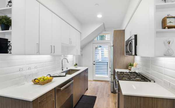 Kitchen at Verde Towns 2 by Isola Homes