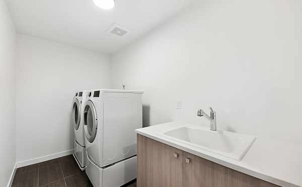 Laundry Room of 2133 Dexter Ave N