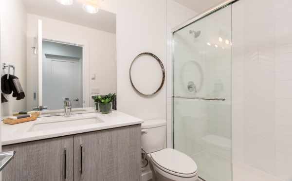 Full Bathroom on the First Floor at 11514B NE 87th St