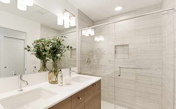 Master Bathroom at 3537 Wallingford Avenue N