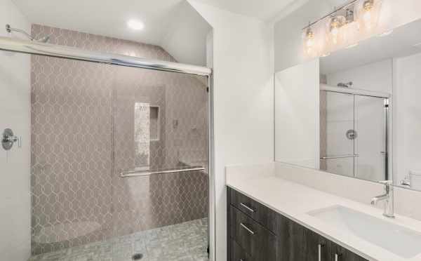 Owner's Suite Bath at 3232 Malden Ave E