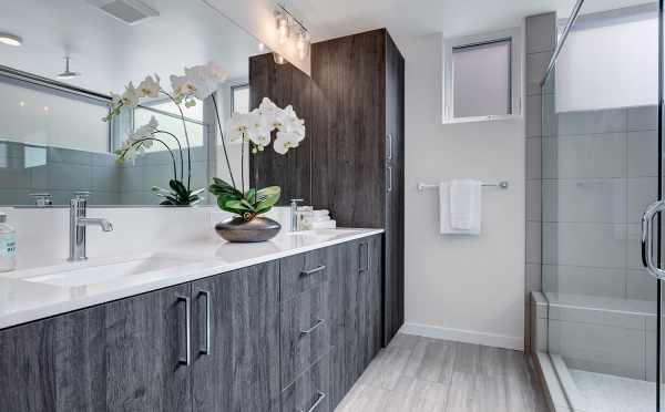 Master Bathroom at the Single-Family Home in Lifa East