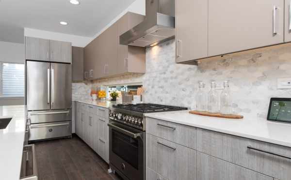 Kitchen at 11514B NE 87th St