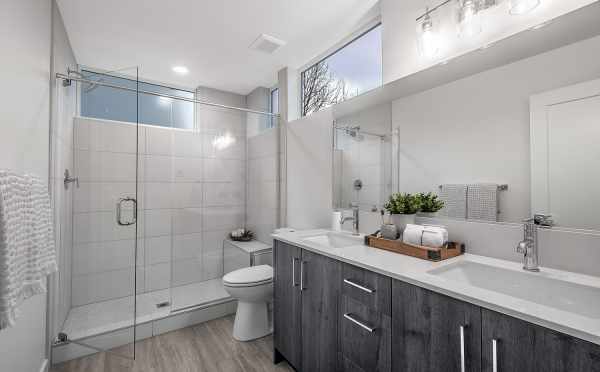 Owner' Suite Bath at 1113F 14th Ave, One of the Corazon North Townhomes