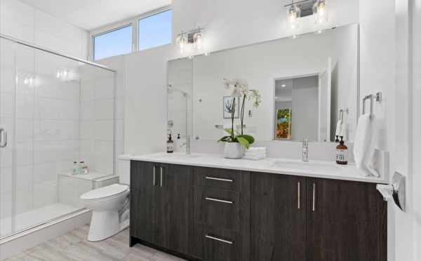 Owner's Suite Bath at 212E 18th Ave in Amber of the Cabochon Collection