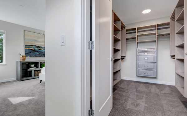 Master Closet at 11518B NE 87th Street