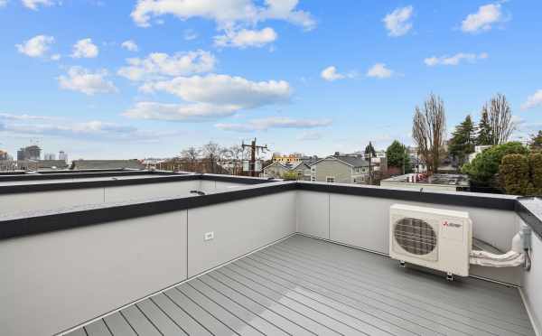 1423 - Rooftop Deck