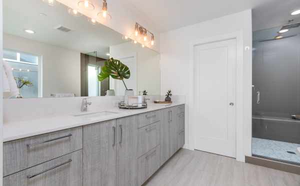 Master Bath at 11514B NE 87th St