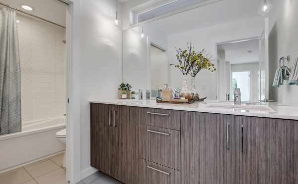 Bathroom on the Third Floor of 11518B Ne 87th Street