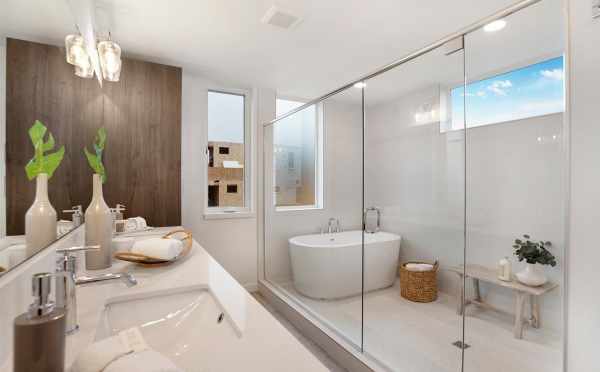 Owner's Suite Bath at 807 N 47th St