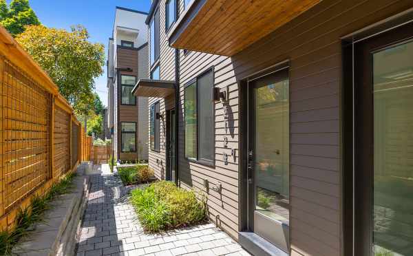 Front of the Amber Homes in the Cabochon Collection