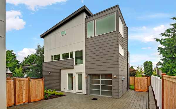 Modern by Isola Homes